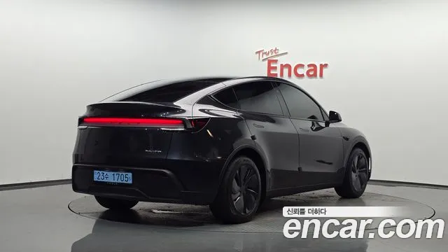 Tesla Model Y 2025 thumb 8