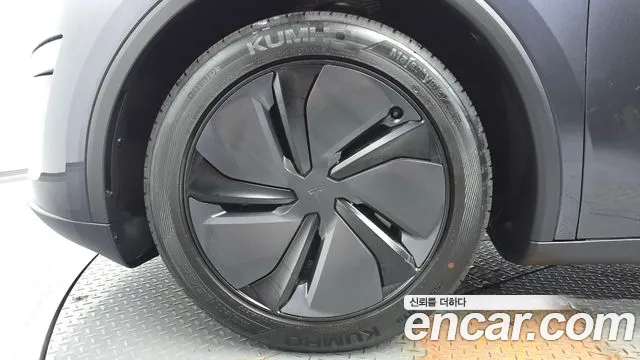 Tesla Model Y 2025 thumb 7