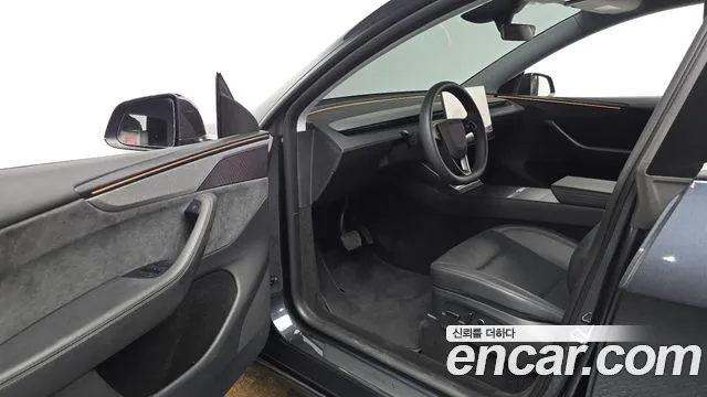 Tesla Model Y 2025 thumb 9