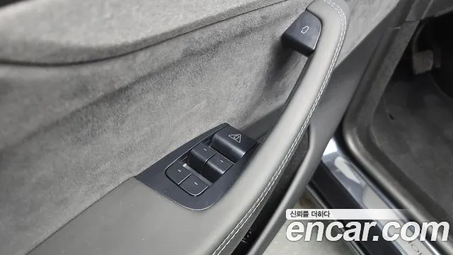 Tesla Model Y 2025 thumb 11