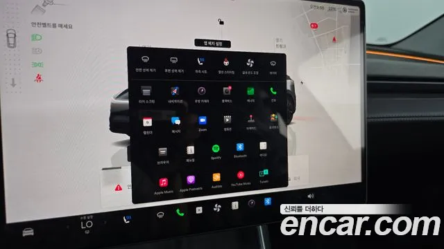 Tesla Model Y 2025 thumb 2