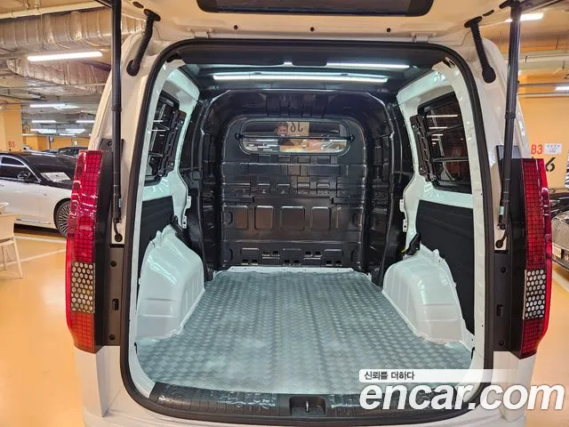 Hyundai Staria 2026 thumb 2
