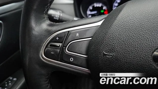 Renault SM6 2016 thumb 12