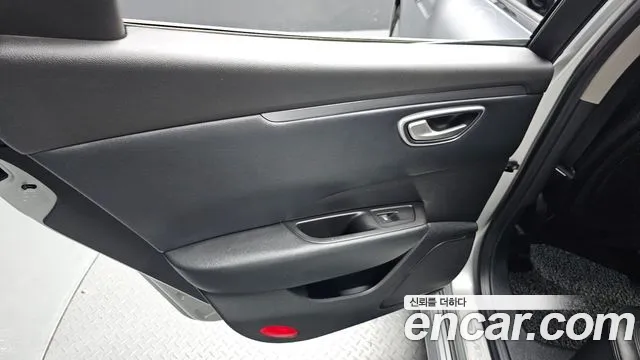 Renault SM6 2016 thumb 10