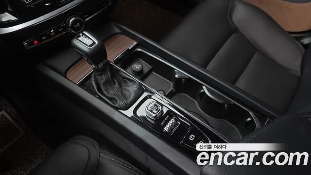 Volvo V60 Cross Country 2019 thumb 12
