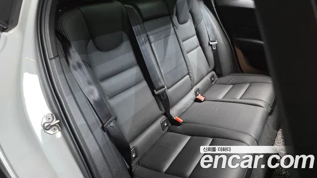 Volvo V60 Cross Country 2019 thumb 7