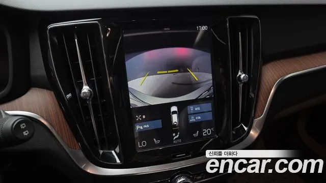 Volvo V60 Cross Country 2019 thumb 3