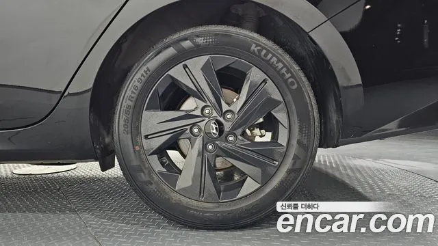 Hyundai Elantra 2022 thumb 2