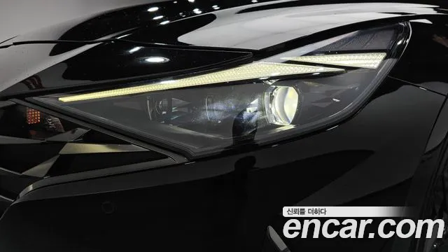 Hyundai Elantra 2022 thumb 3