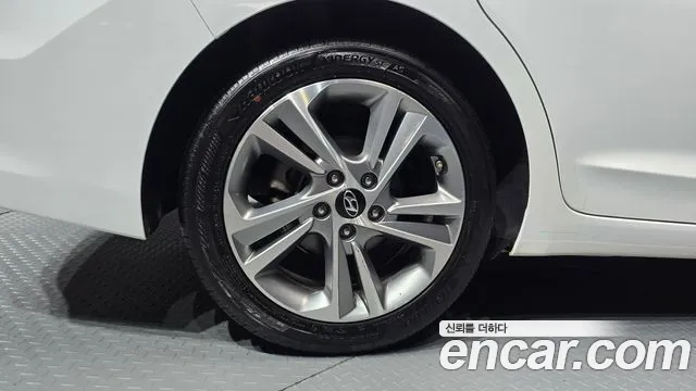 Hyundai Avante 2017 thumb 11