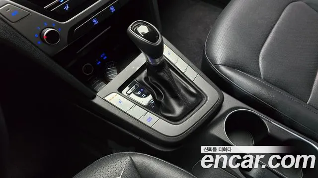 Hyundai Avante 2017 thumb 9