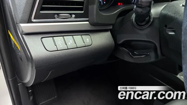 Hyundai Avante 2017 thumb 12