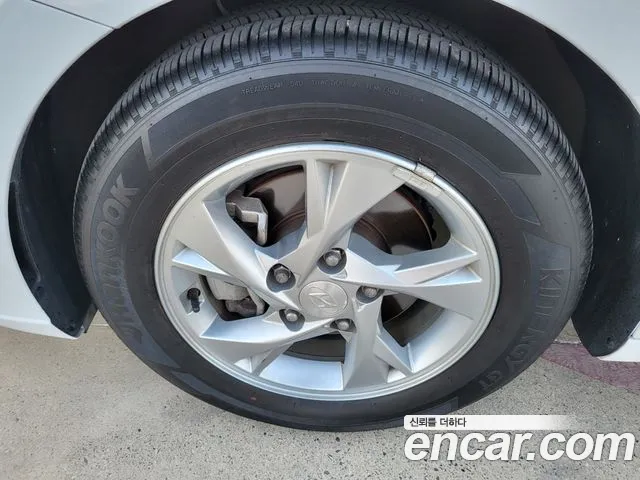 Hyundai Elantra 2021 thumb 3