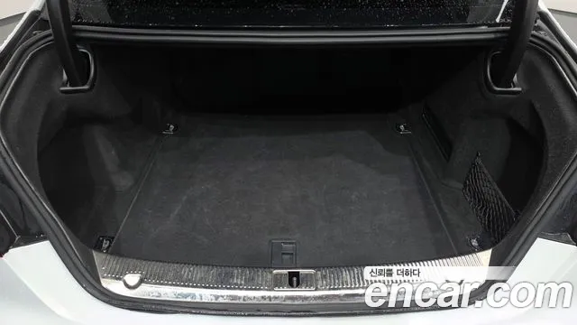 Audi A8 2014 thumb 3