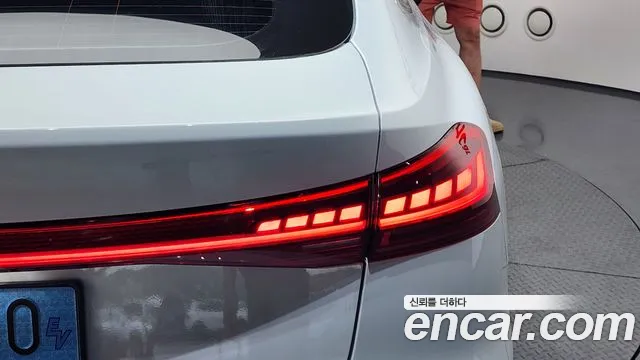 Audi A6 e-tron 2025 thumb 2