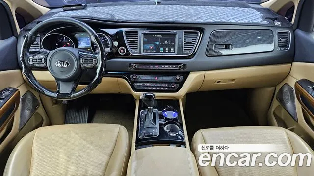 Kia Carnival 2015 thumb 7