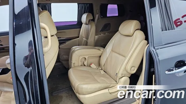 Kia Carnival 2015 thumb 12
