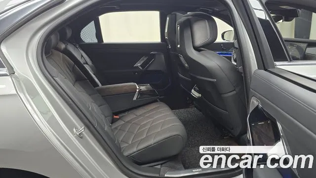 BMW 7 серии 2024 thumb 12
