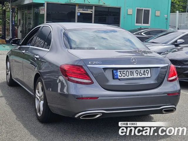 Mercedes-Benz E-Class 2018 thumb 8