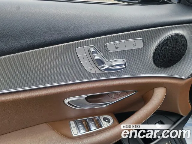 Mercedes-Benz E-Class 2018 thumb 12