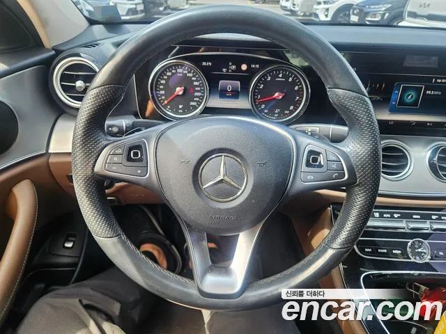 Mercedes-Benz E-Class 2018 thumb 3