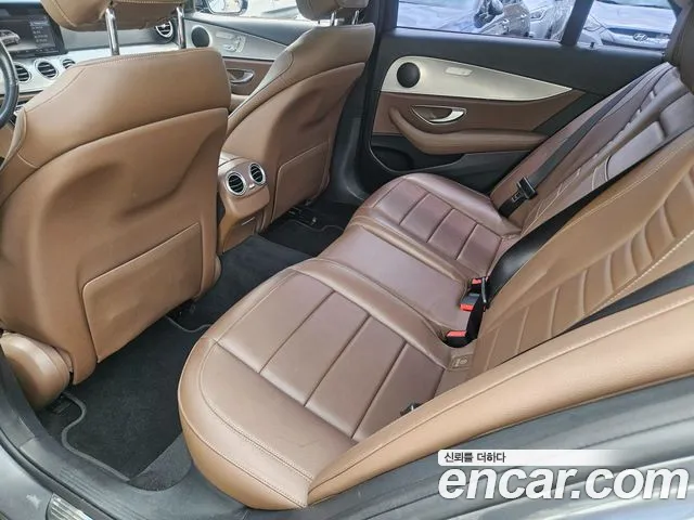 Mercedes-Benz E-Class 2018 thumb 10