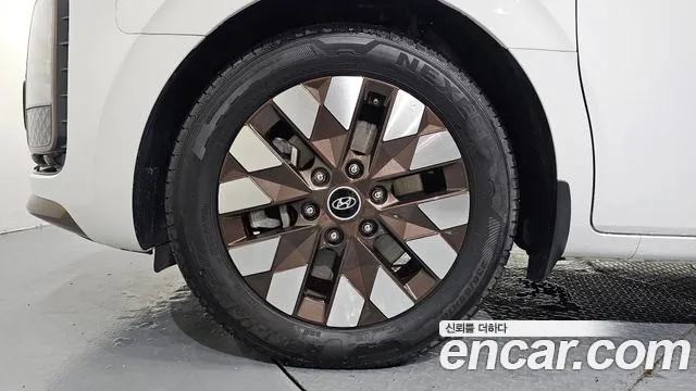 Hyundai Staria 2024 thumb 7