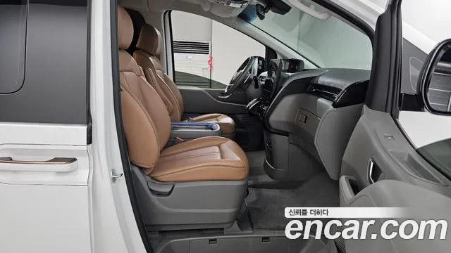 Hyundai Staria 2024 thumb 4
