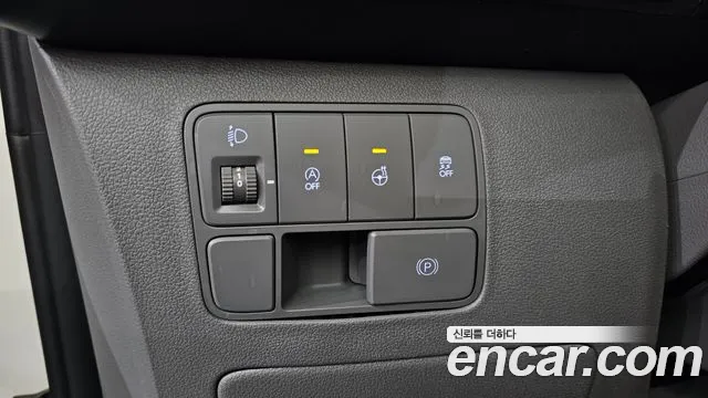 Hyundai Staria 2024 thumb 3