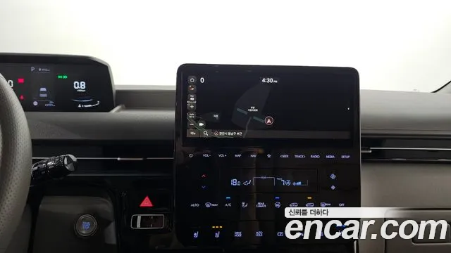 Hyundai Staria 2024 thumb 5