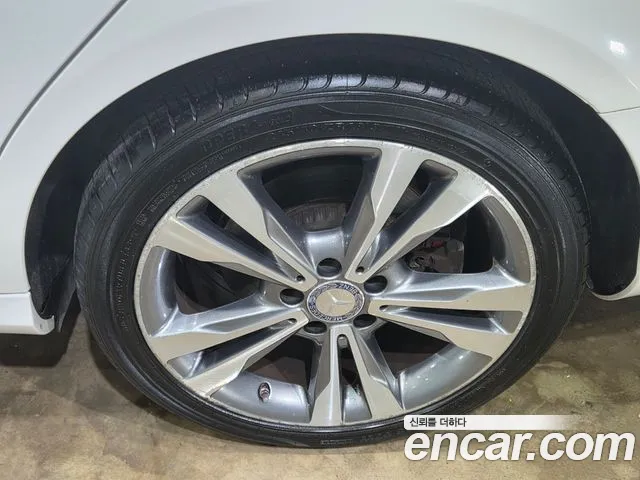 Mercedes-Benz C-Class 2017 thumb 8