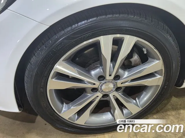 Mercedes-Benz C-Class 2017 thumb 11