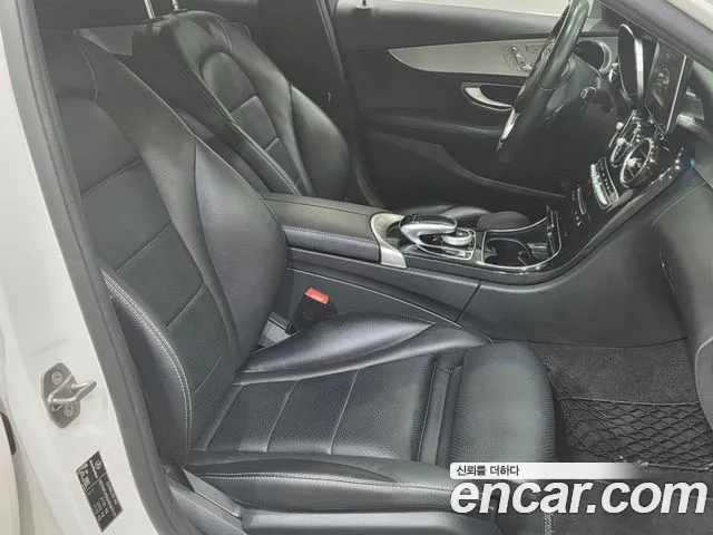 Mercedes-Benz C-Class 2017 thumb 12