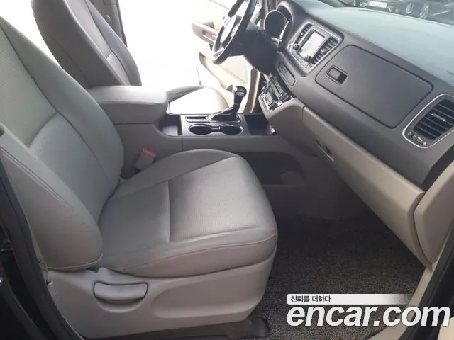 Kia Carnival 2019 thumb 5