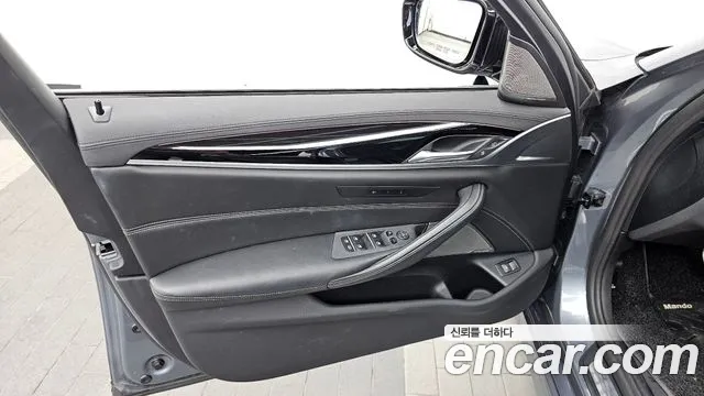 BMW 5 серии 2018 thumb 10