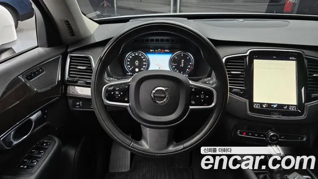 Volvo XC90 2017 thumb 9