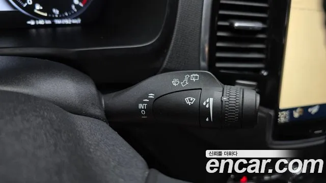 Volvo XC90 2017 thumb 8