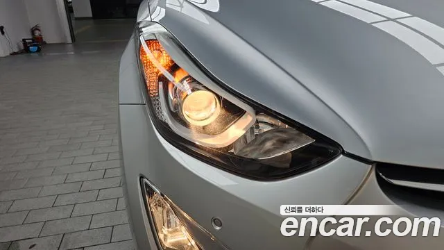 Hyundai Elantra 2015 thumb 4