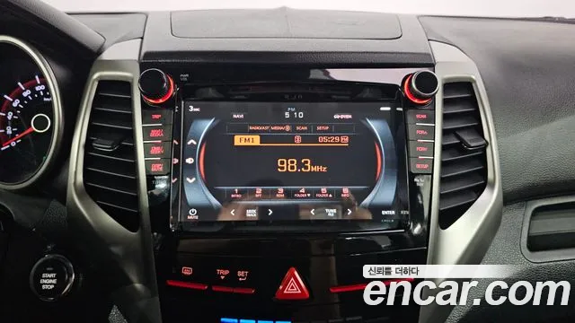 KGM Tivoli 2016 thumb 10
