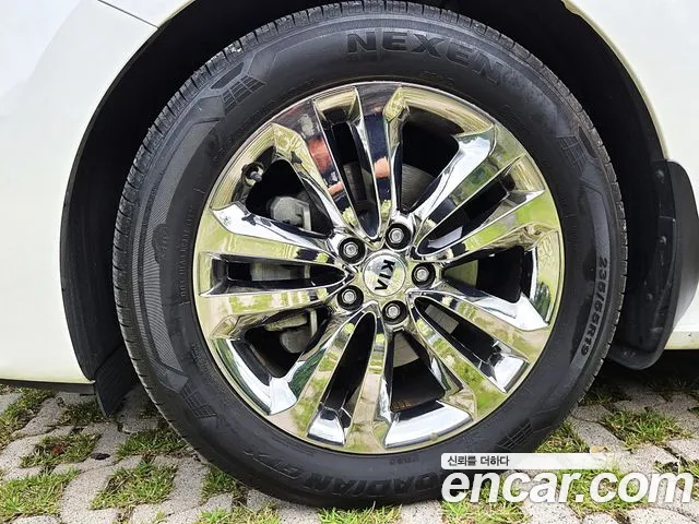 Kia Carnival 2017 thumb 12