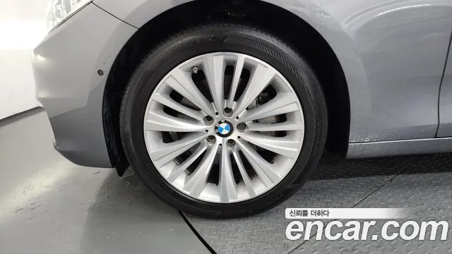 BMW 5 серии Gran Turismo 2016 thumb 10