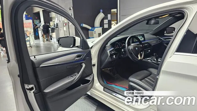 BMW 5 серии 2018 thumb 9
