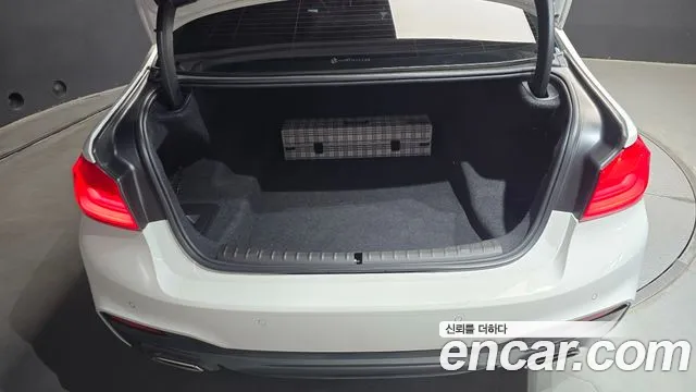 BMW 5 серии 2018 thumb 6
