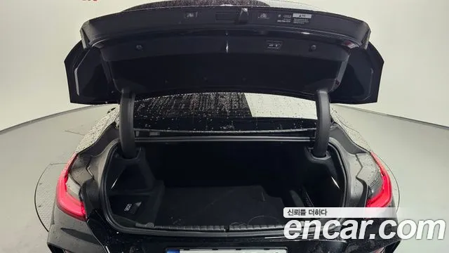 BMW 8 серии 2023 thumb 4