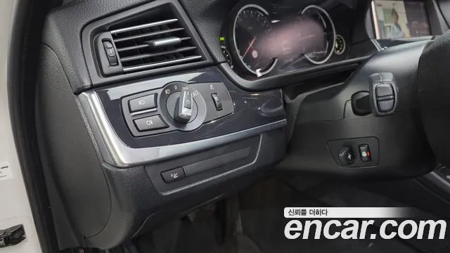BMW 5 серии 2015 thumb 12