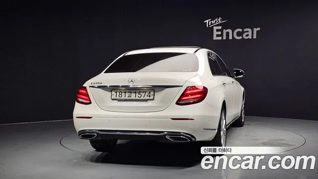 Mercedes-Benz E-Class 2016 thumb 7