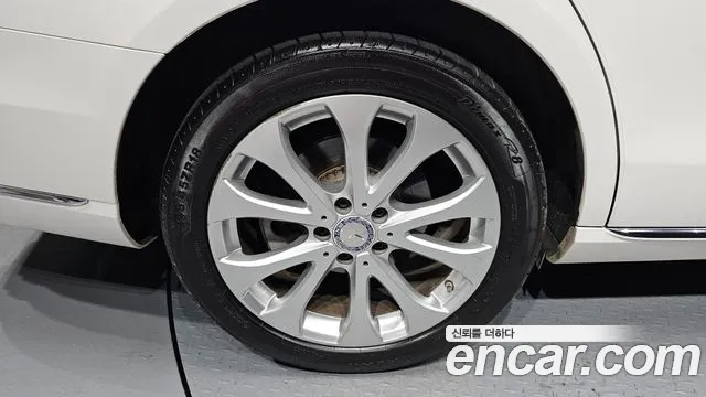 Mercedes-Benz E-Class 2016 thumb 9