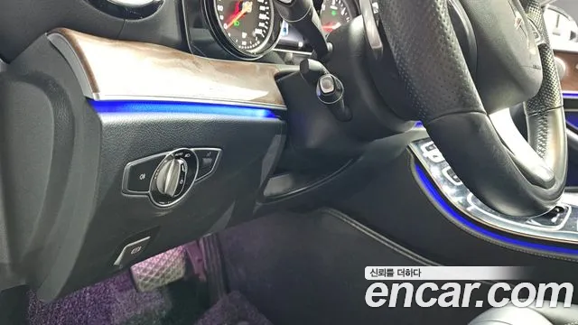 Mercedes-Benz E-Class 2016 thumb 4