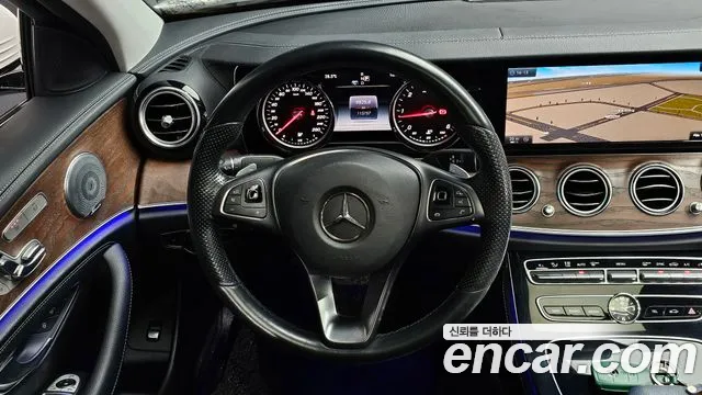 Mercedes-Benz E-Class 2016 thumb 12