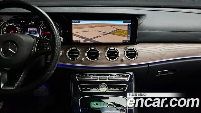 Mercedes-Benz E-Class 2016 thumb 2